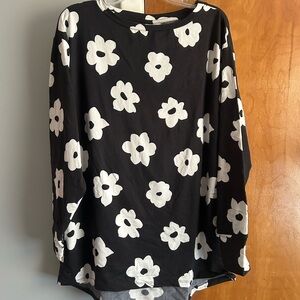 2/$12 bundle- Floral Black and White Women's Top